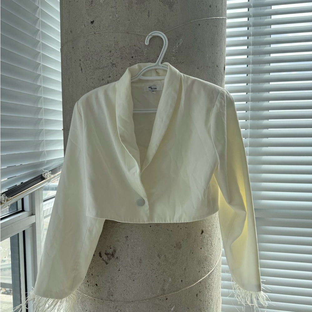 Elegant White Cropped Jacket
